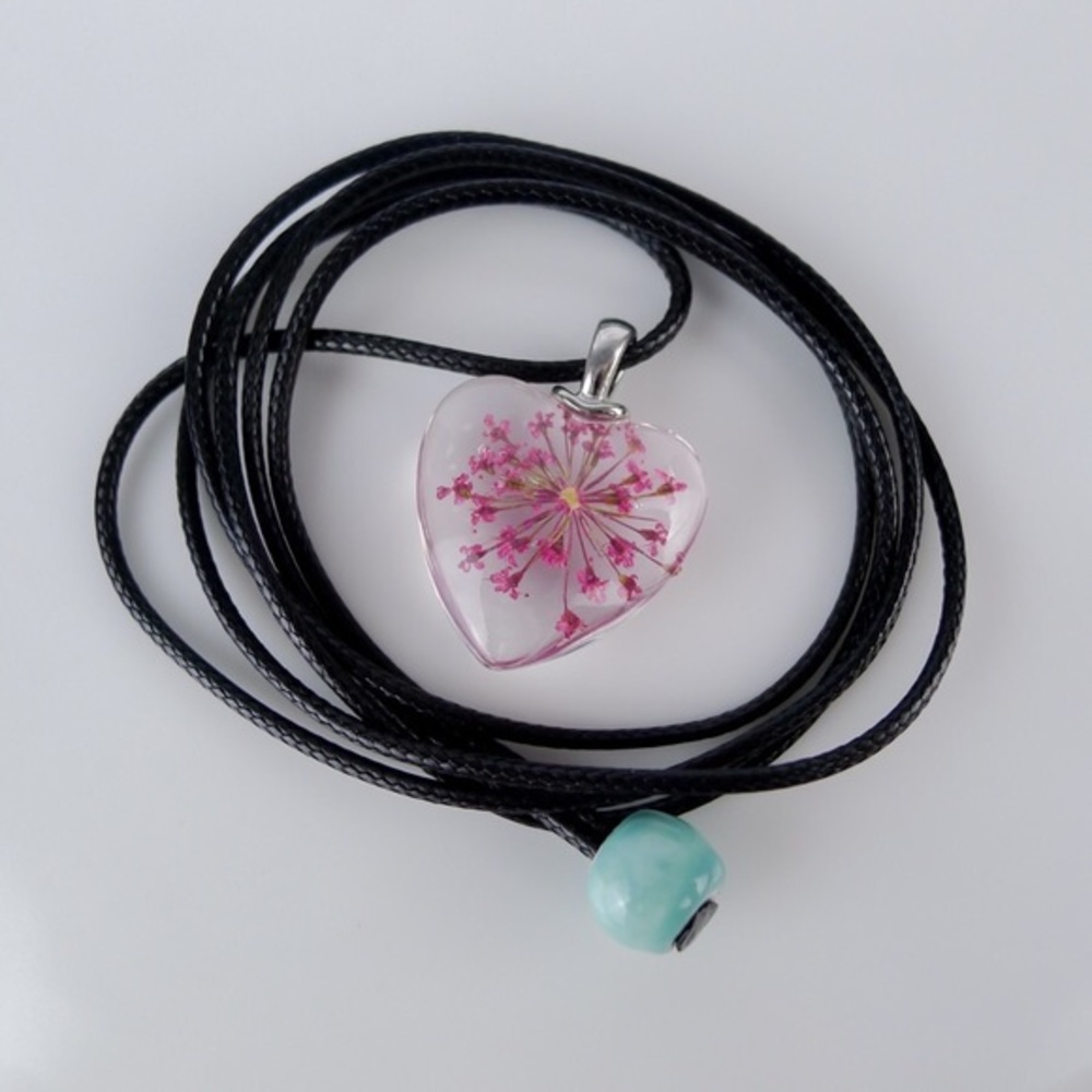 Heart Glass Necklace - Picture 5 of 5